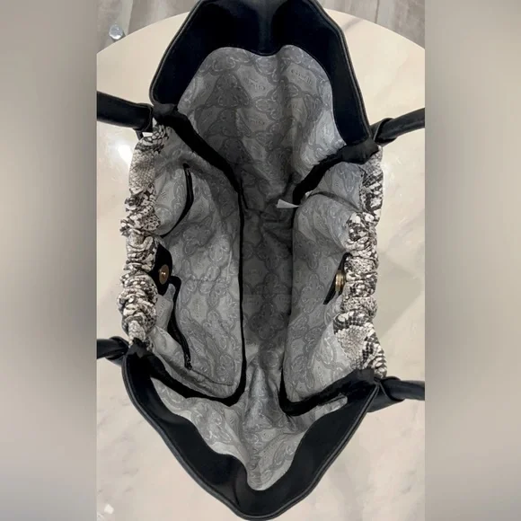 Giselle Paris, Women’s, Carry All, Tote Bag. - Picture 3 of 8